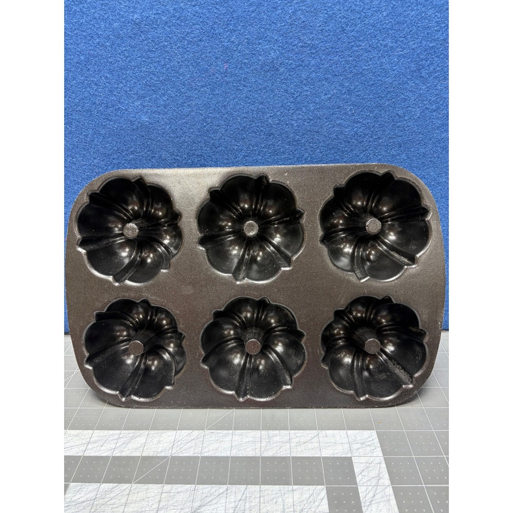 Nordic Ware Bundtlette Pan Black 6 Cavity Cast Aluminum Mini Cake Mold